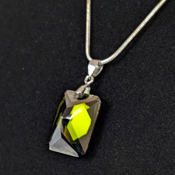 Faceted Green Glass Pendant Necklace - Picture 4 of 7
